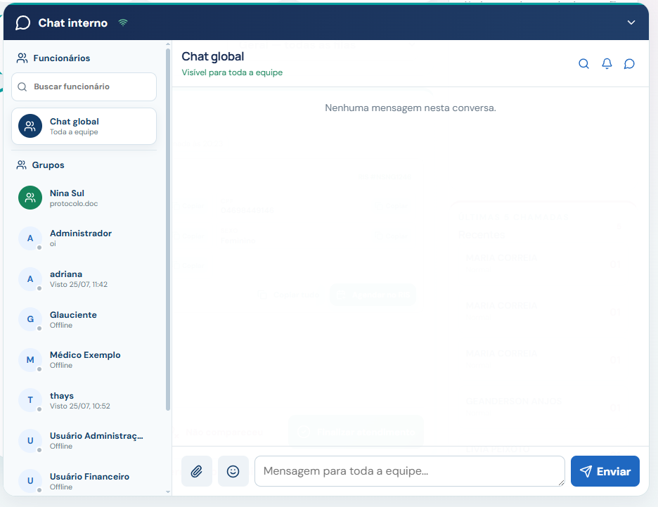Chat interno real do sistema mostrando canal global, grupos, funcionários e campo para envio de mensagens.